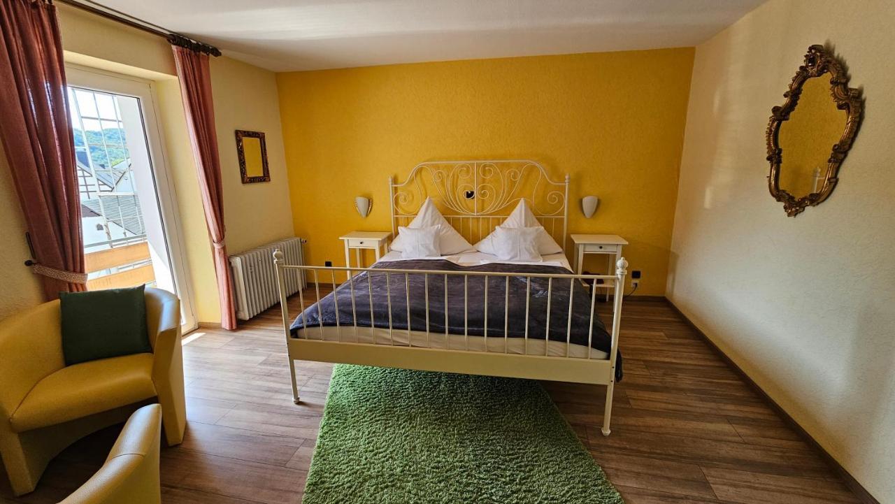 Ratskeller Hotel & Restaurant Kröv Екстериор снимка